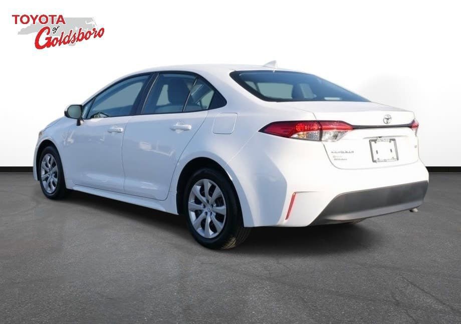 Used 2025 Toyota Corolla LE image 8