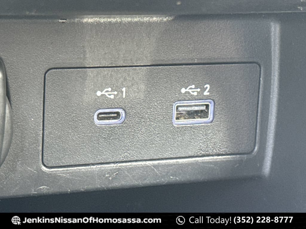Certified 2024 Nissan Versa SR FWD image 36