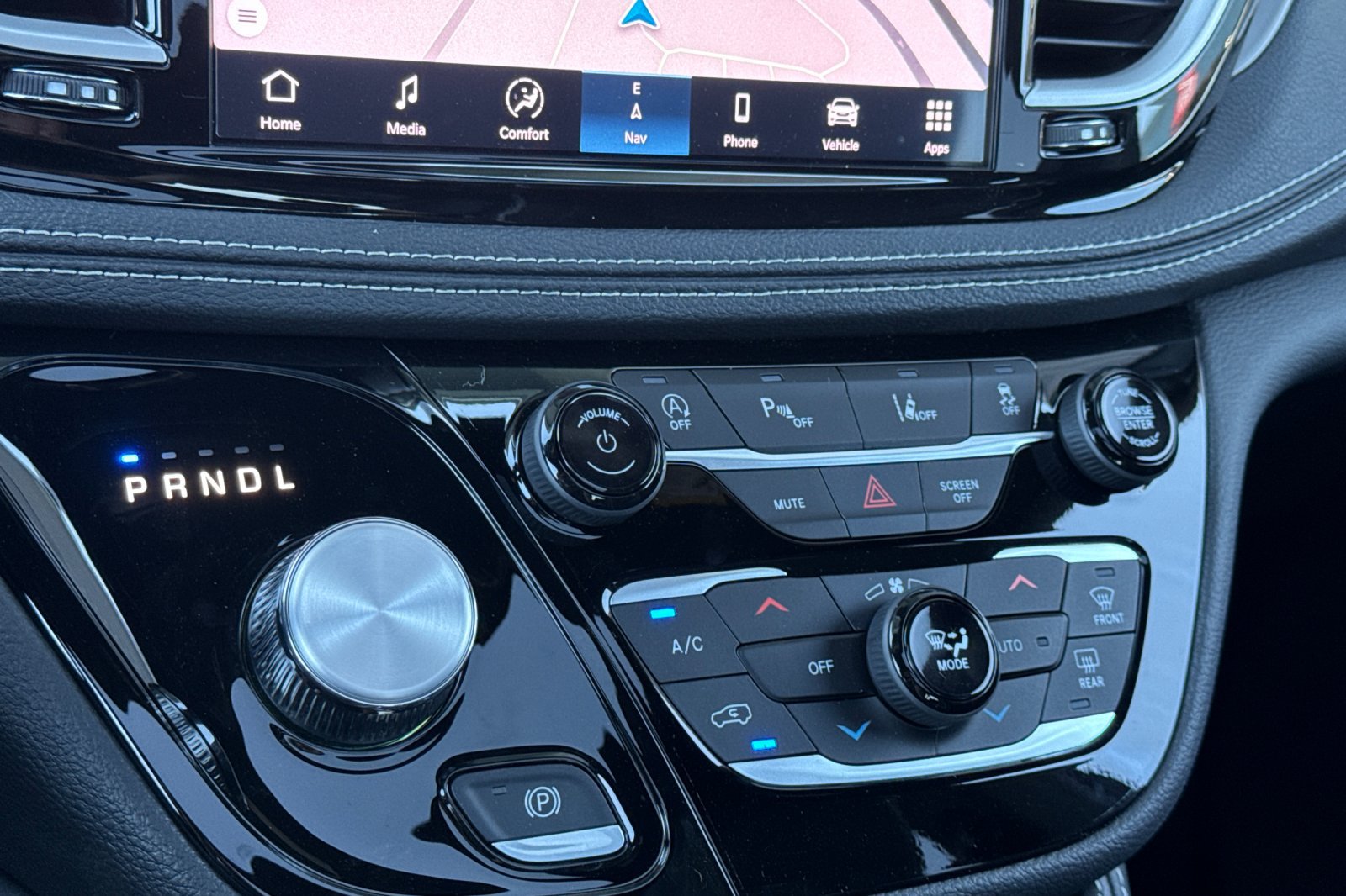 New 2027 Chrysler Pacifica Limited AWD/4WD image 18