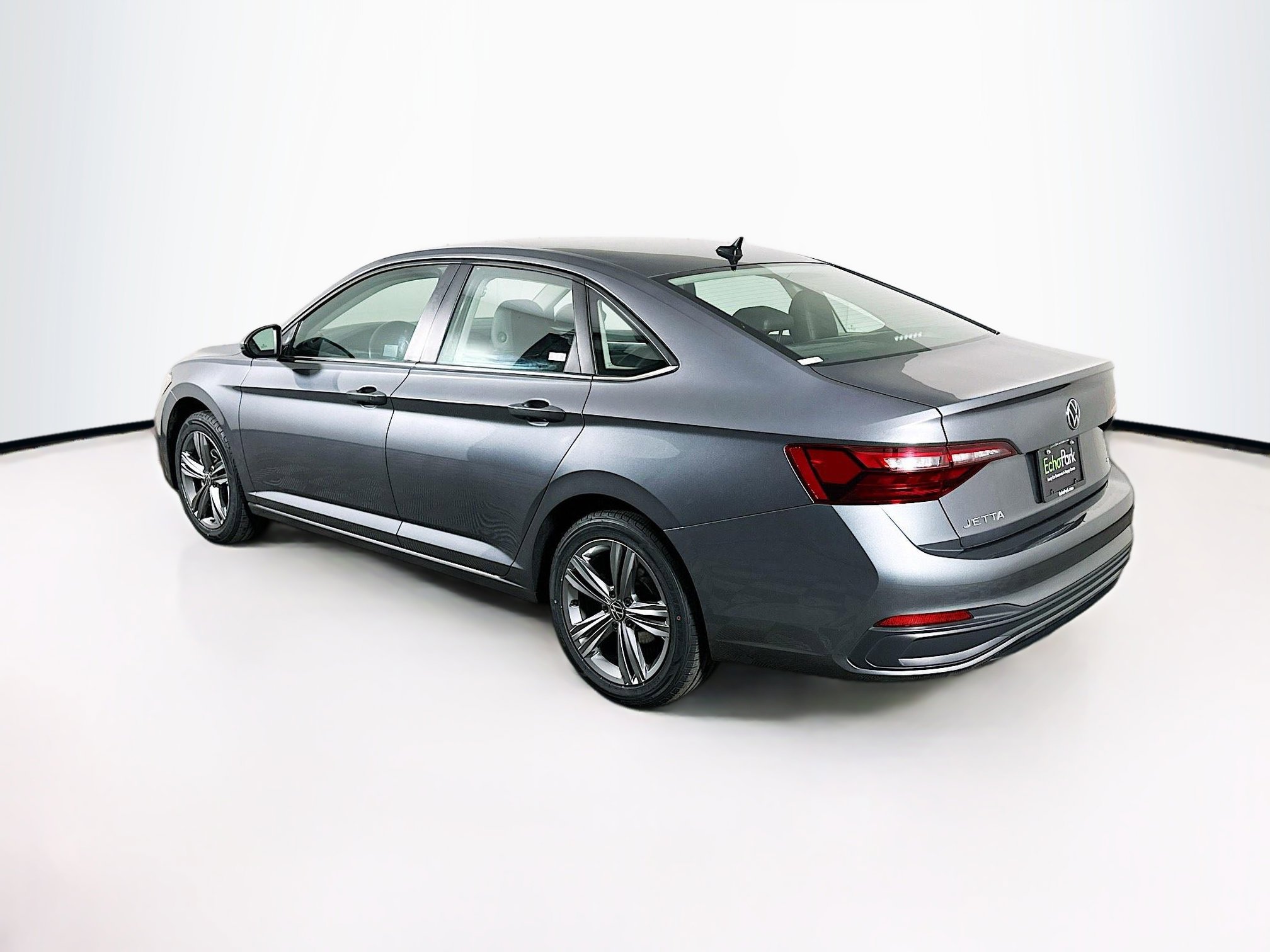 Used 2024 Volkswagen Jetta SE image 5