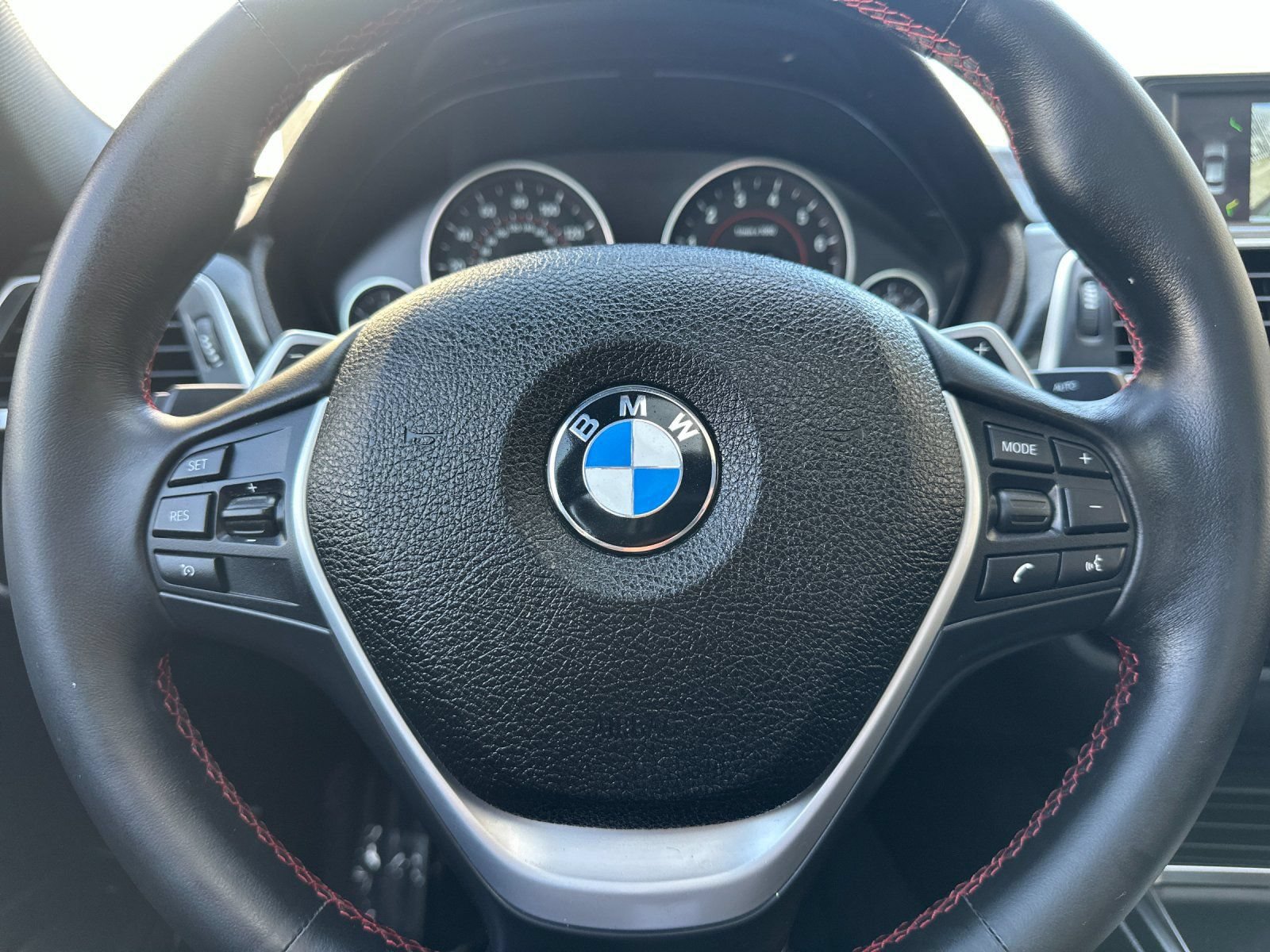 Used 2018 BMW 330e w/ Convenience Package RWD image 25