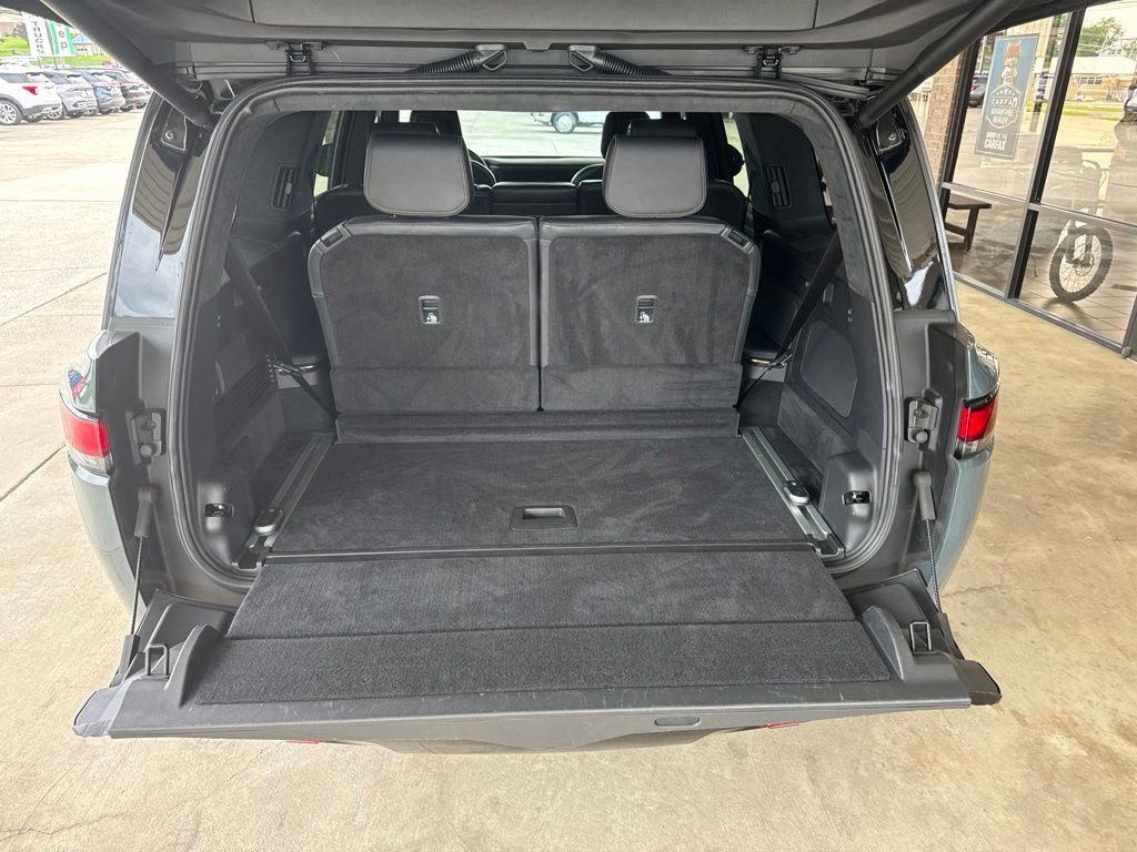 Used 2025 Rivian R1S Premium AWD/4WD image 10