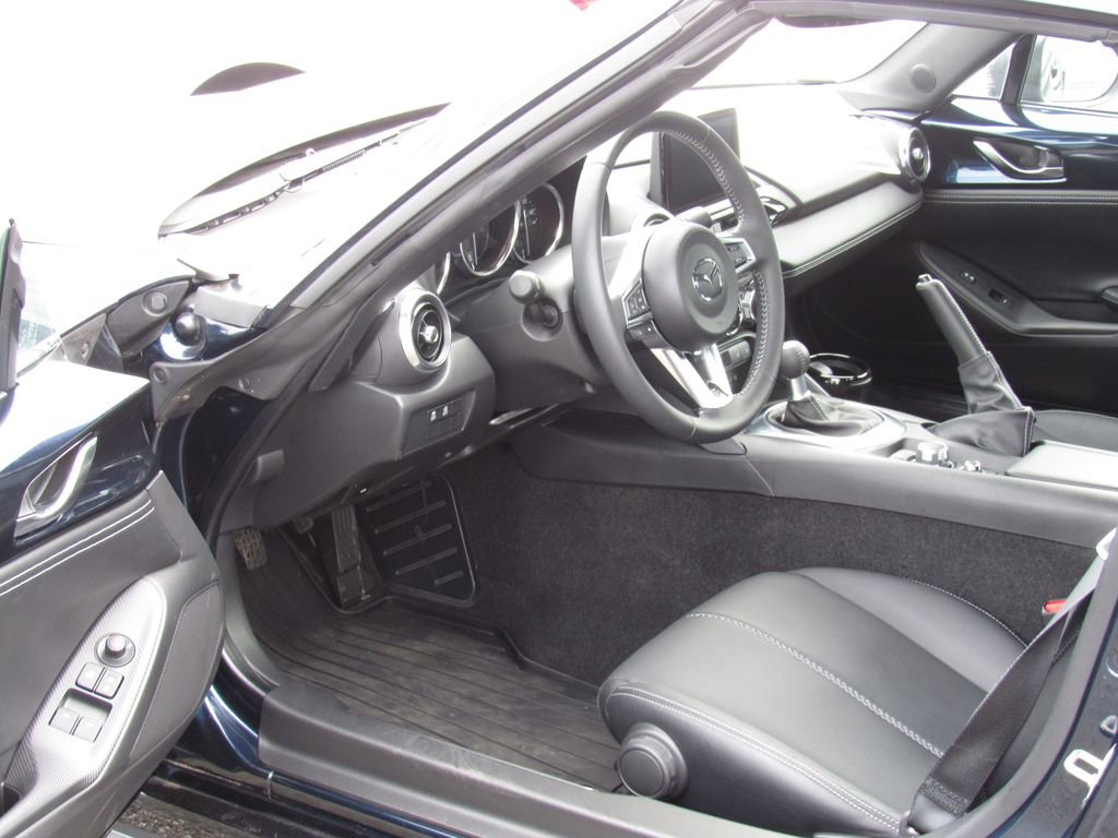 Used 2021 MAZDA MX-5 Miata RF Grand Touring RWD image 9