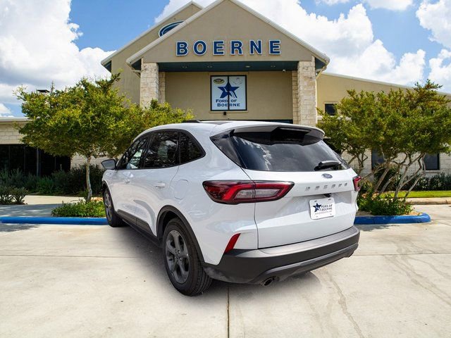 Used 2025 Ford Escape ST-Line image 3