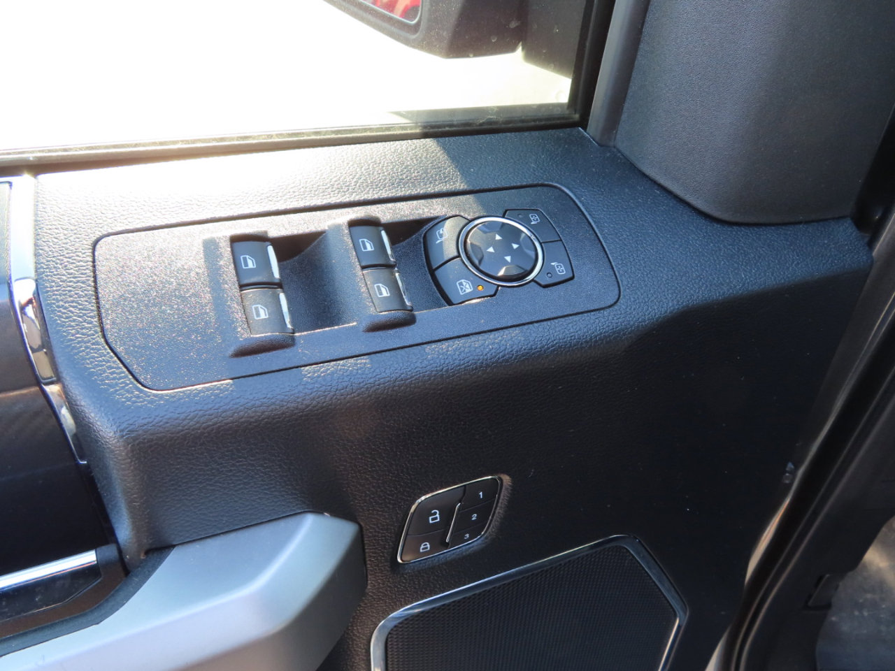 Used 2019 Ford F150 Lariat w/ Equipment Group 502A Luxury image 28