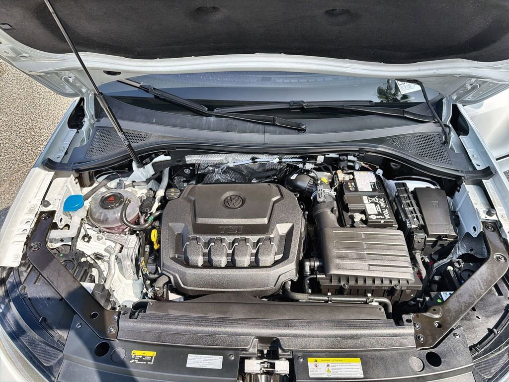 Used 2024 Volkswagen Tiguan SE R-Line image 18