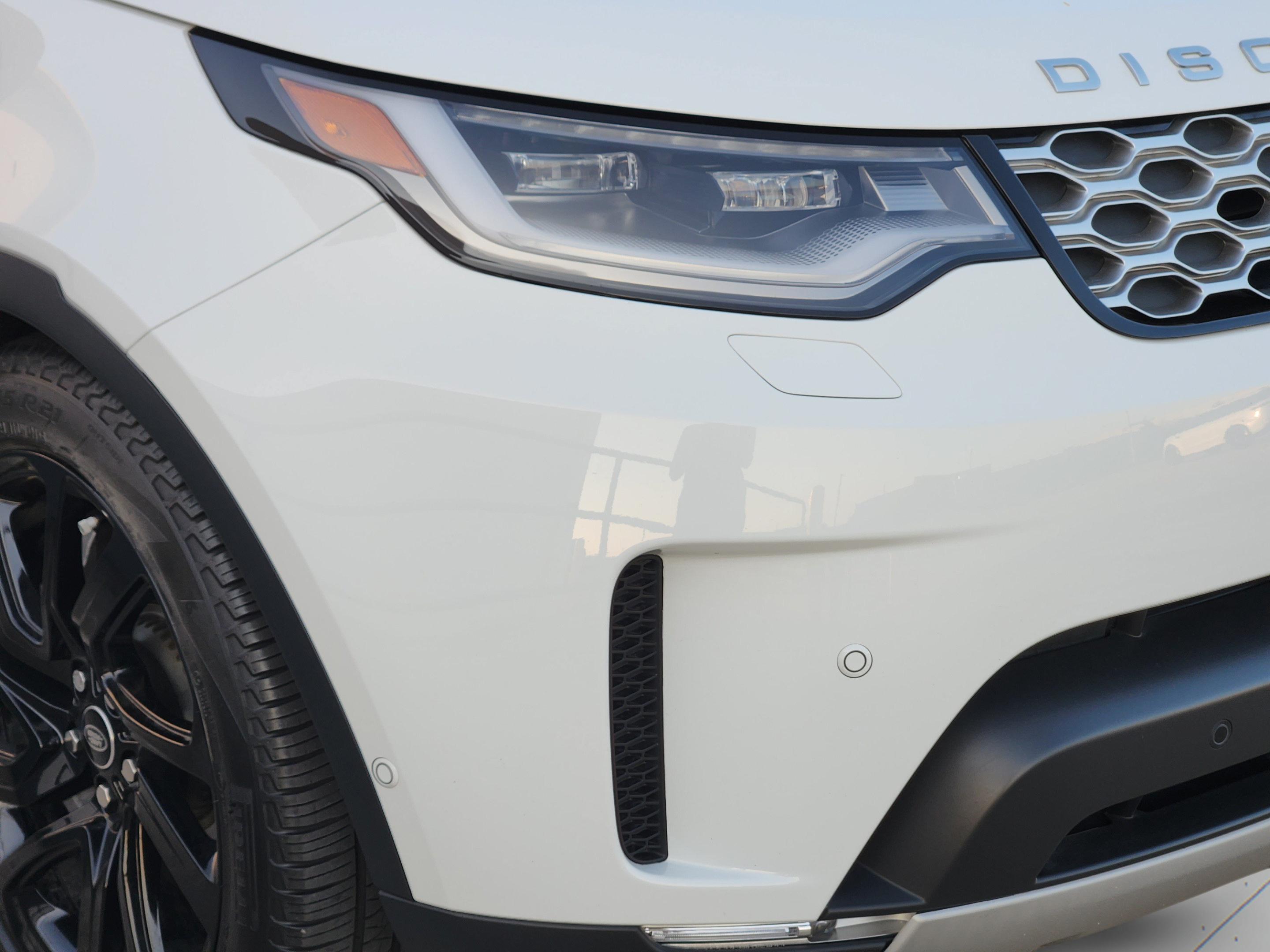 Certified 2025 Land Rover Discovery S AWD/4WD image 32