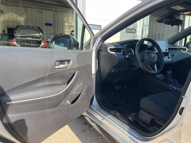 Used 2022 Toyota Corolla SE w/ SE Premium Package FWD image 9
