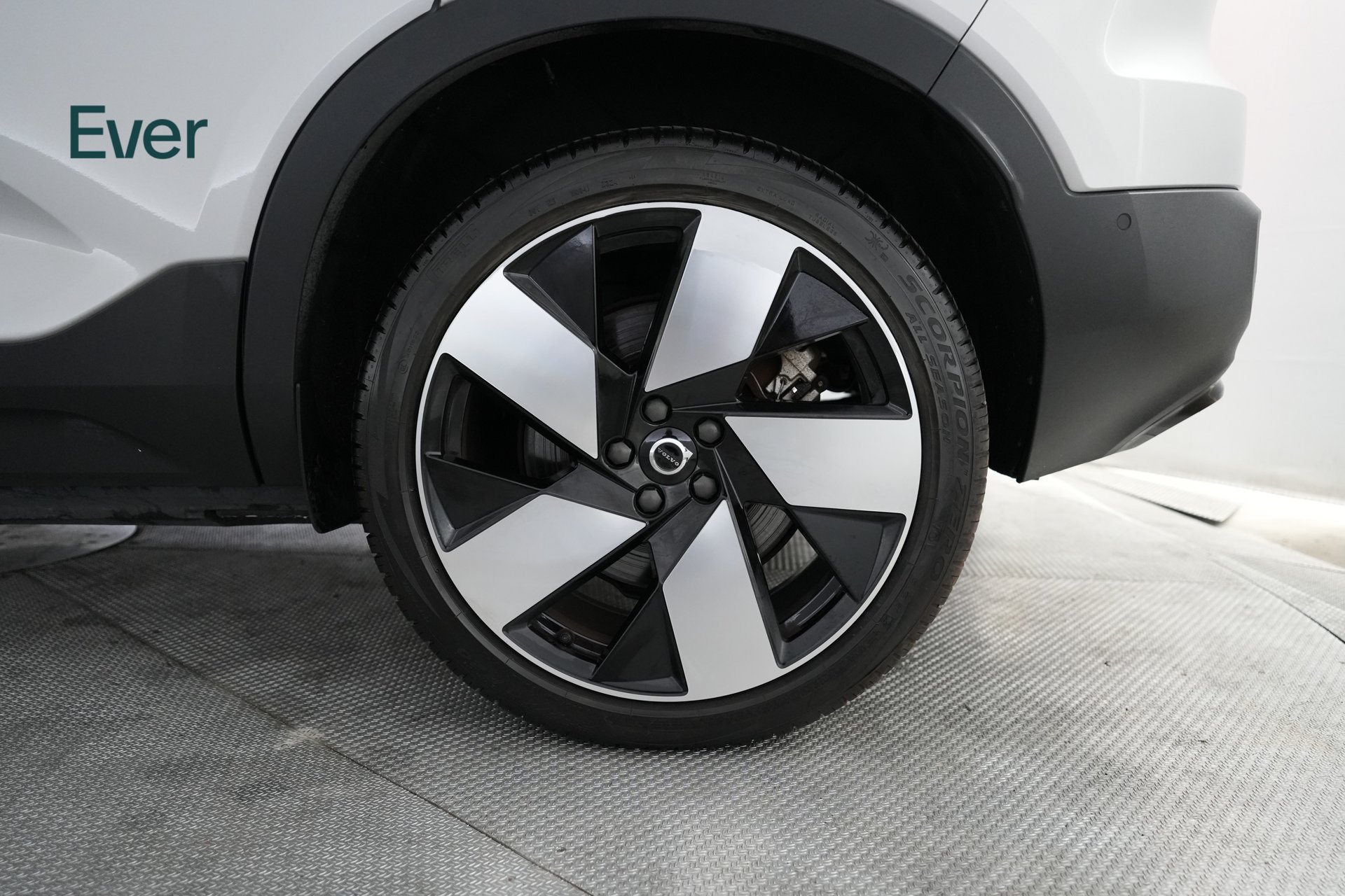 Used 2023 Volvo XC40 Recharge Ultimate AWD/4WD image 9
