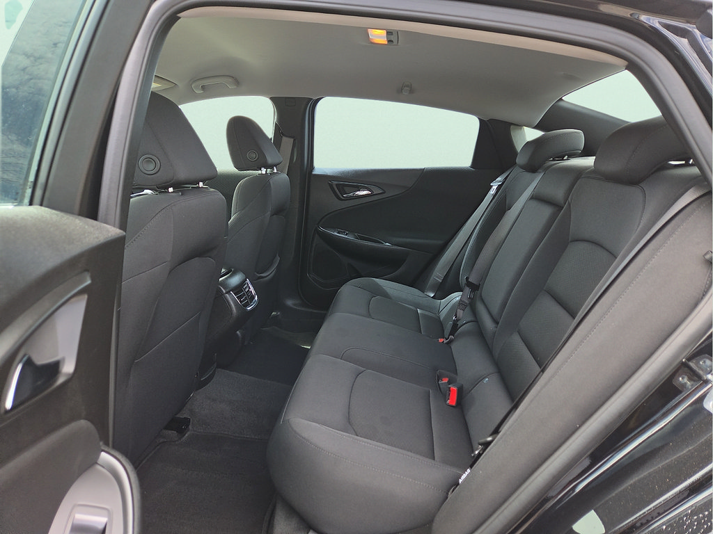 Used 2025 Chevrolet Malibu LT FWD image 11