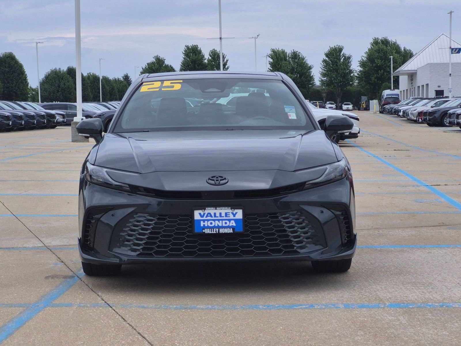 Used 2025 Toyota Camry XSE w/ Premium Plus Package AWD/4WD image 3