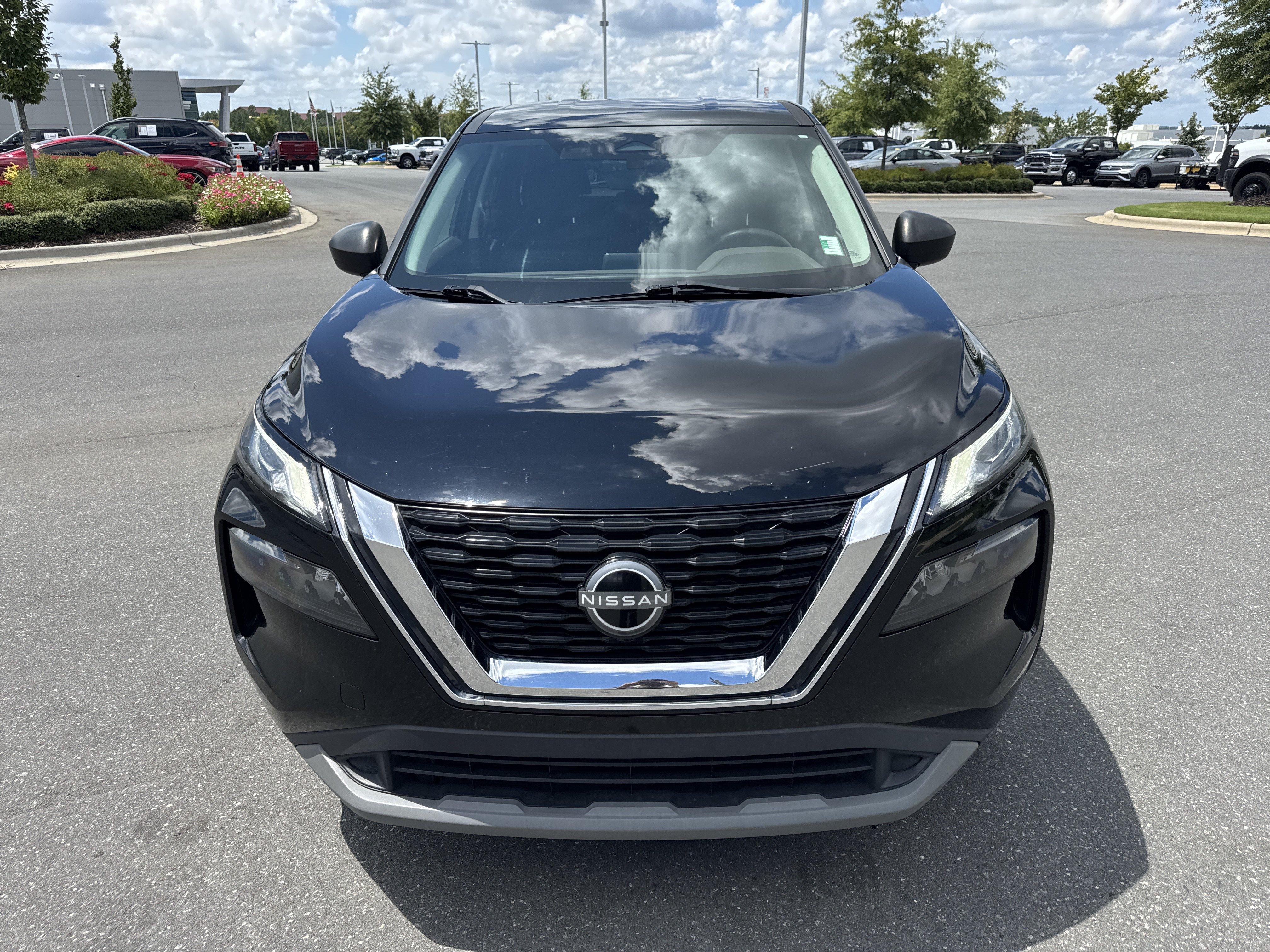 Used 2023 Nissan Rogue S AWD/4WD image 3