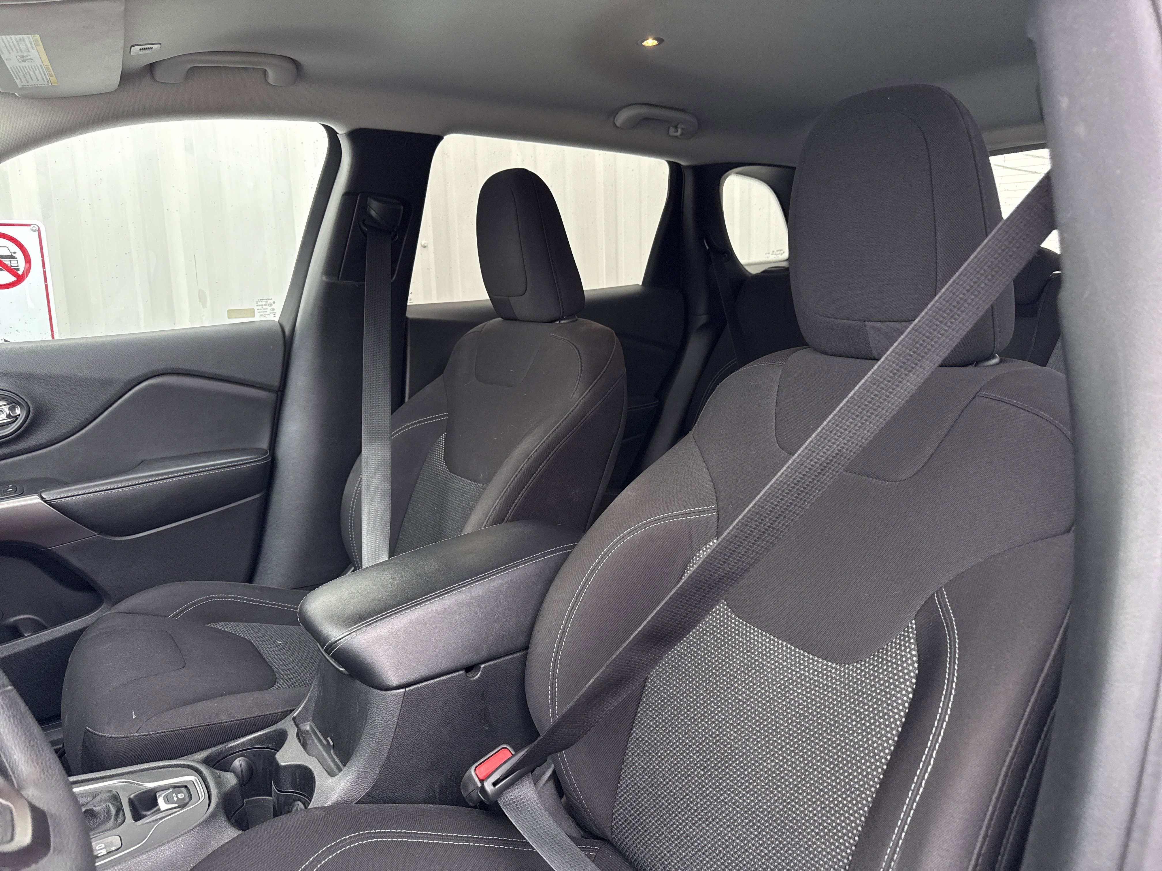 Used 2019 Jeep Cherokee Latitude w/ Popular Appearance Group image 19