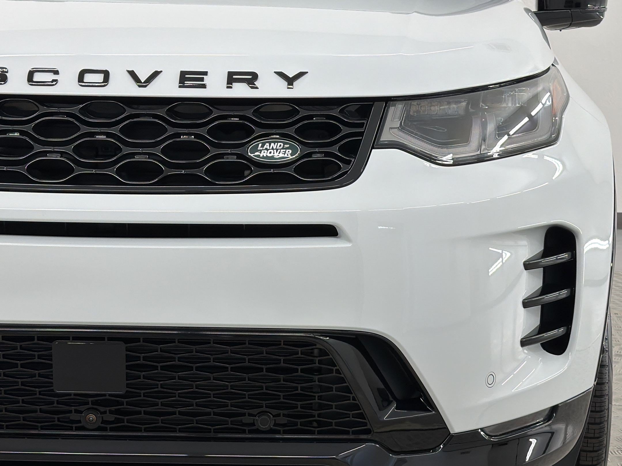 New 2026 Land Rover Discovery Sport Landmark AWD/4WD image 12