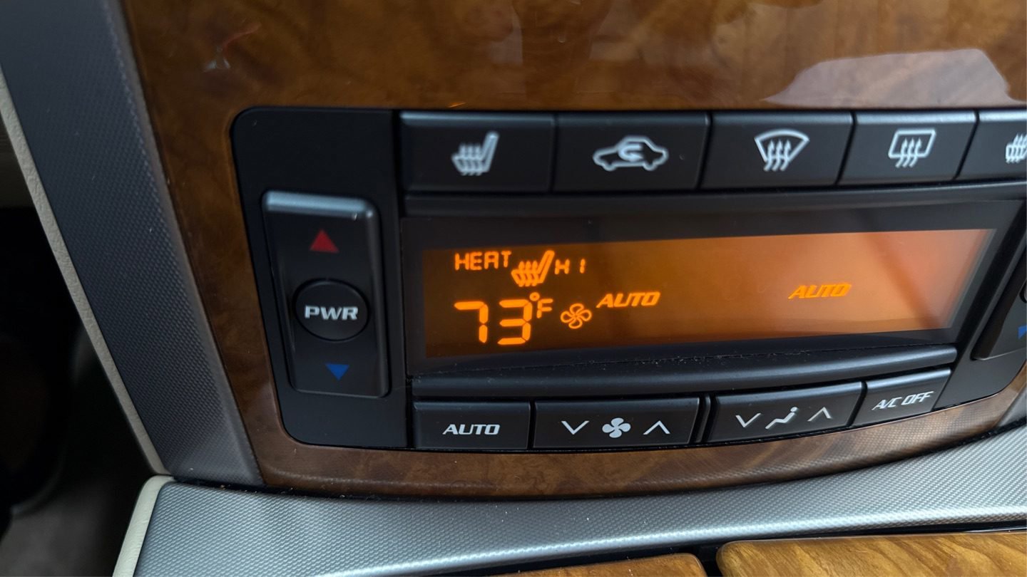 Used 2009 Cadillac XLR RWD image 19