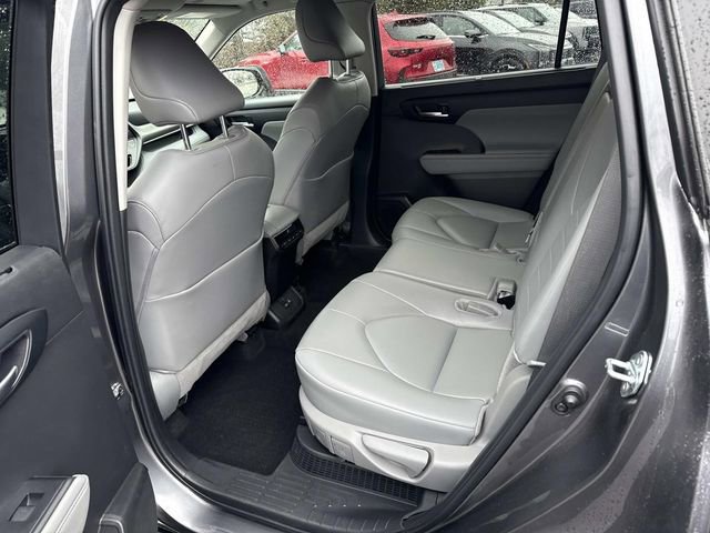 Used 2024 Toyota Highlander XLE image 17