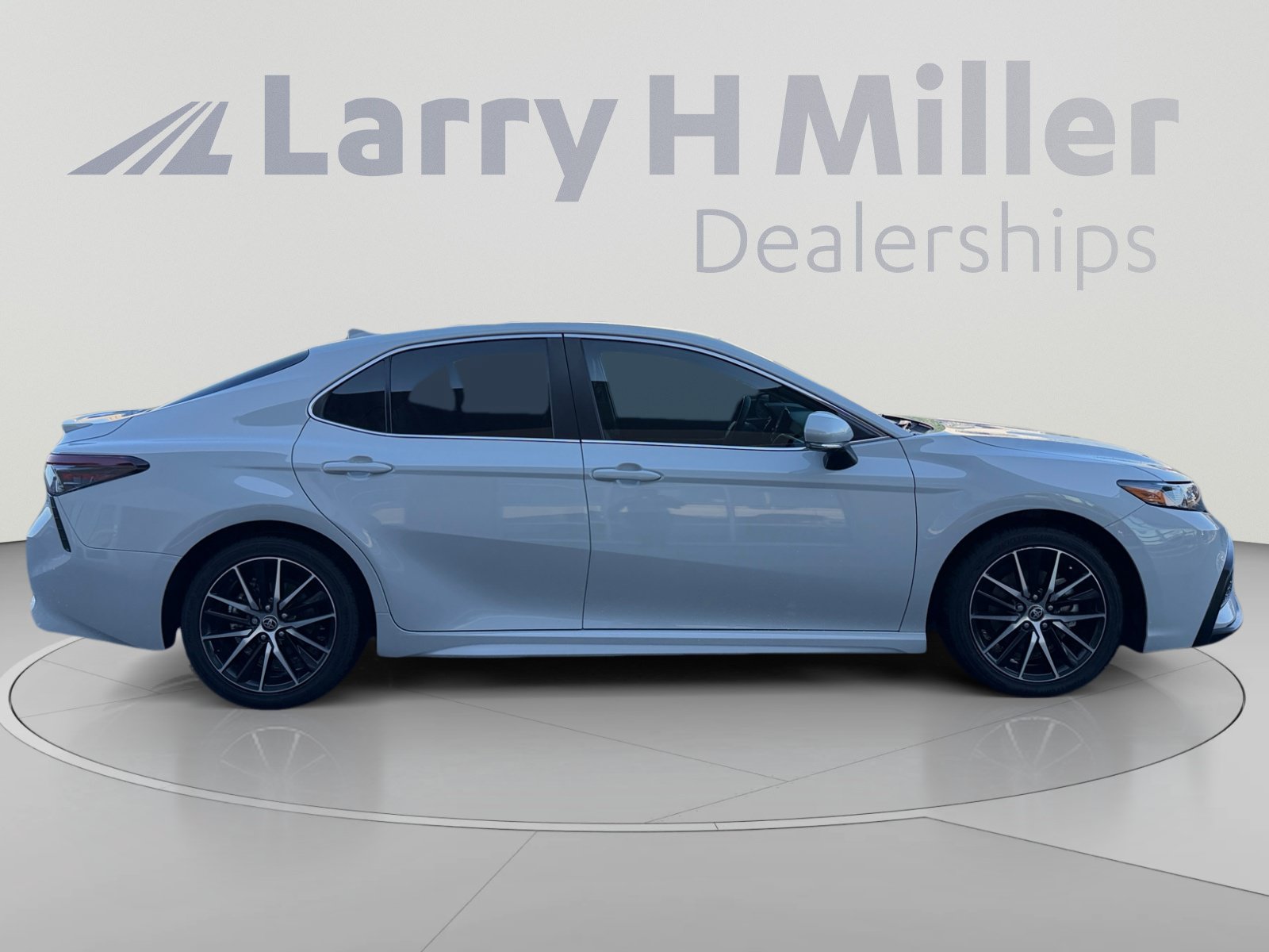 Used 2023 Toyota Camry SE w/ Audio Upgrade Package FWD image 6