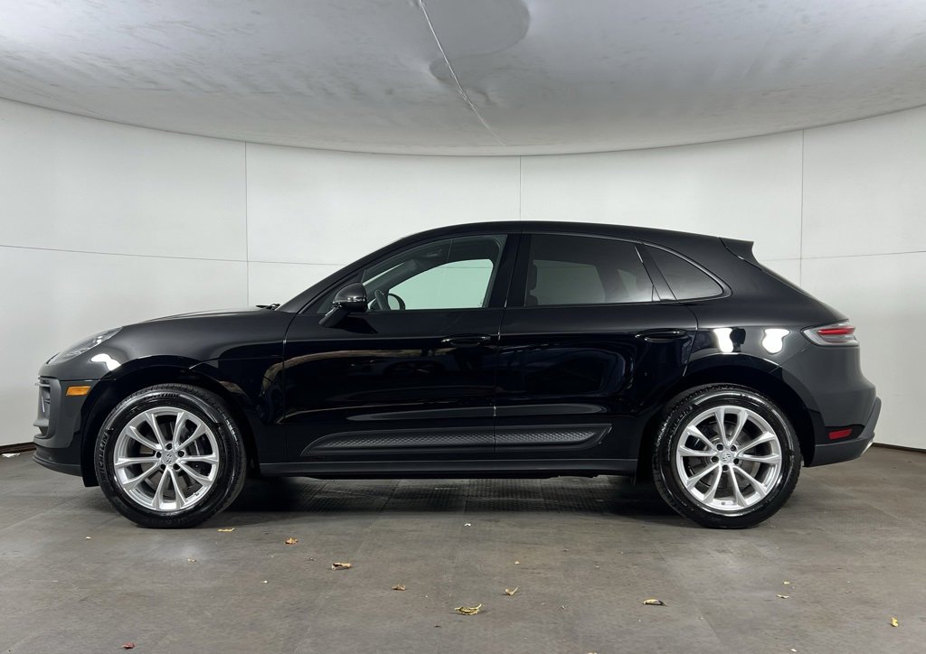 Used 2025 Porsche Macan image 2