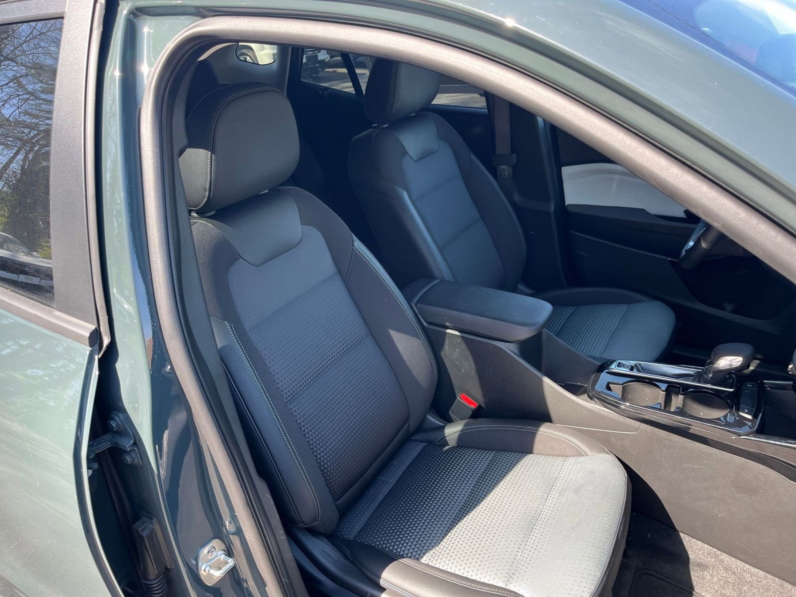 Used 2025 Chevrolet Trax LT w/ LT Convenience Package image 35