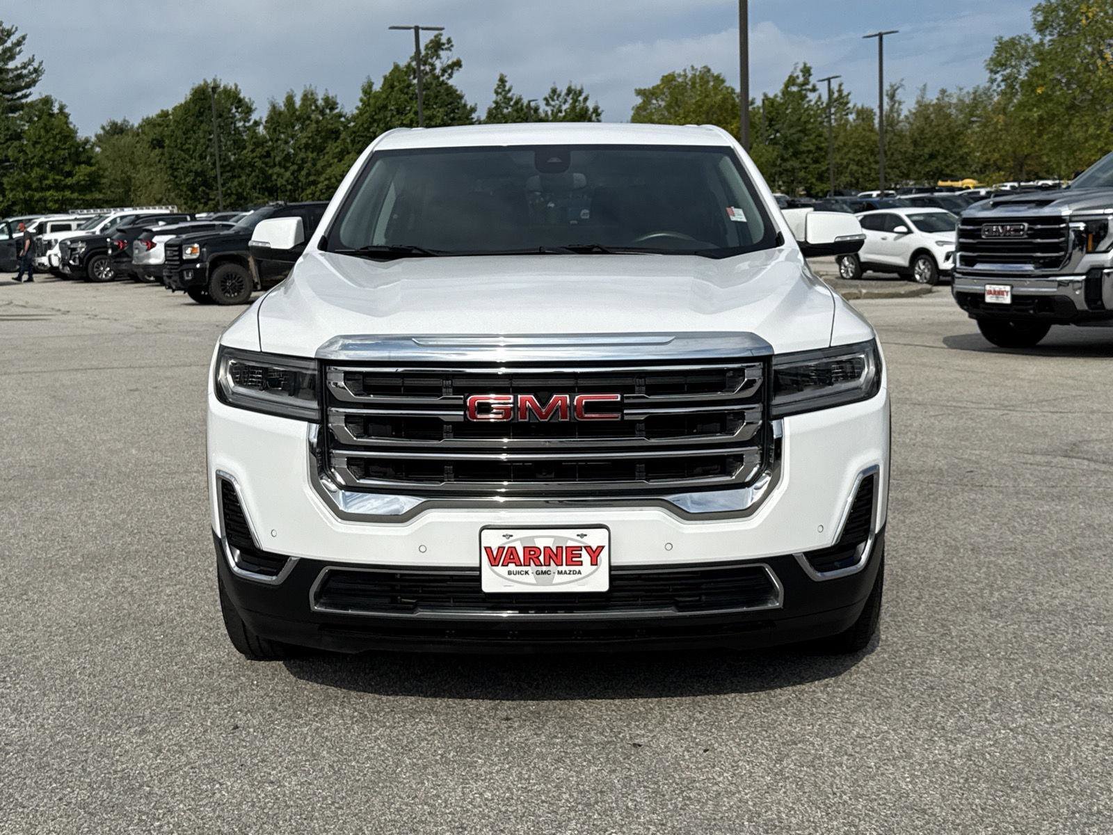 Used 2023 GMC Acadia SLE image 2