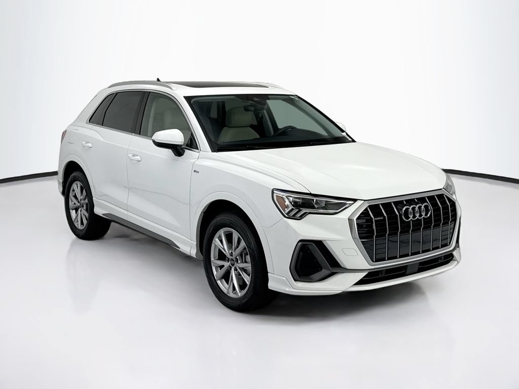 Used 2023 Audi Q3 2.0T Premium w/ Convenience Package AWD/4WD image 3