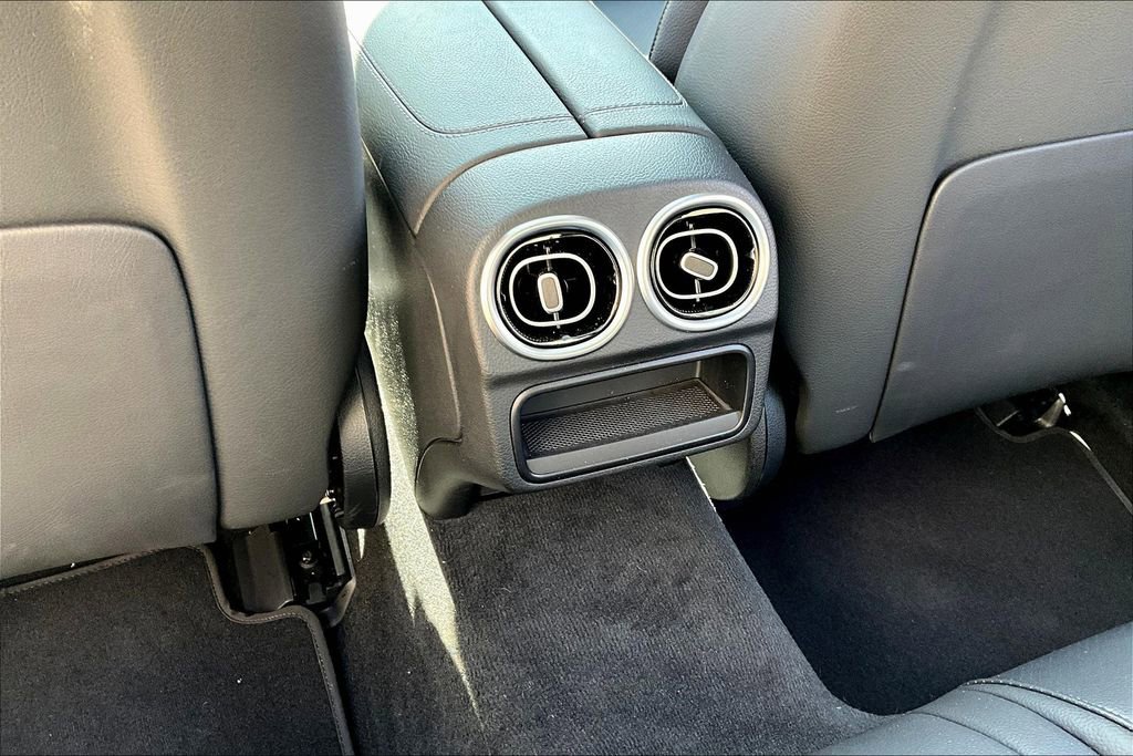 Used 2025 Mercedes-Benz C 300 4MATIC Sedan image 25