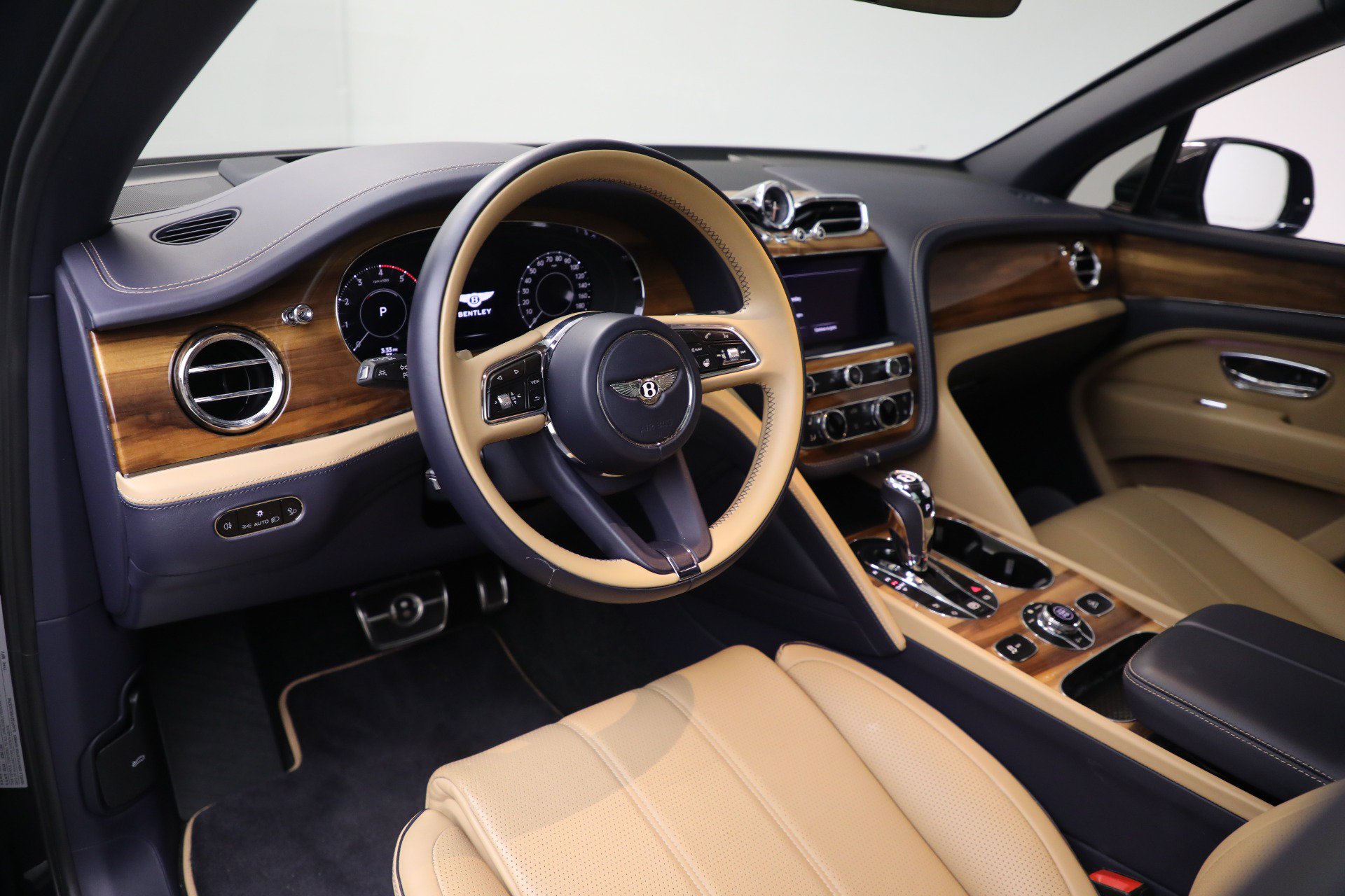 Certified 2024 Bentley Bentayga Extended Wheelbase AWD/4WD image 18