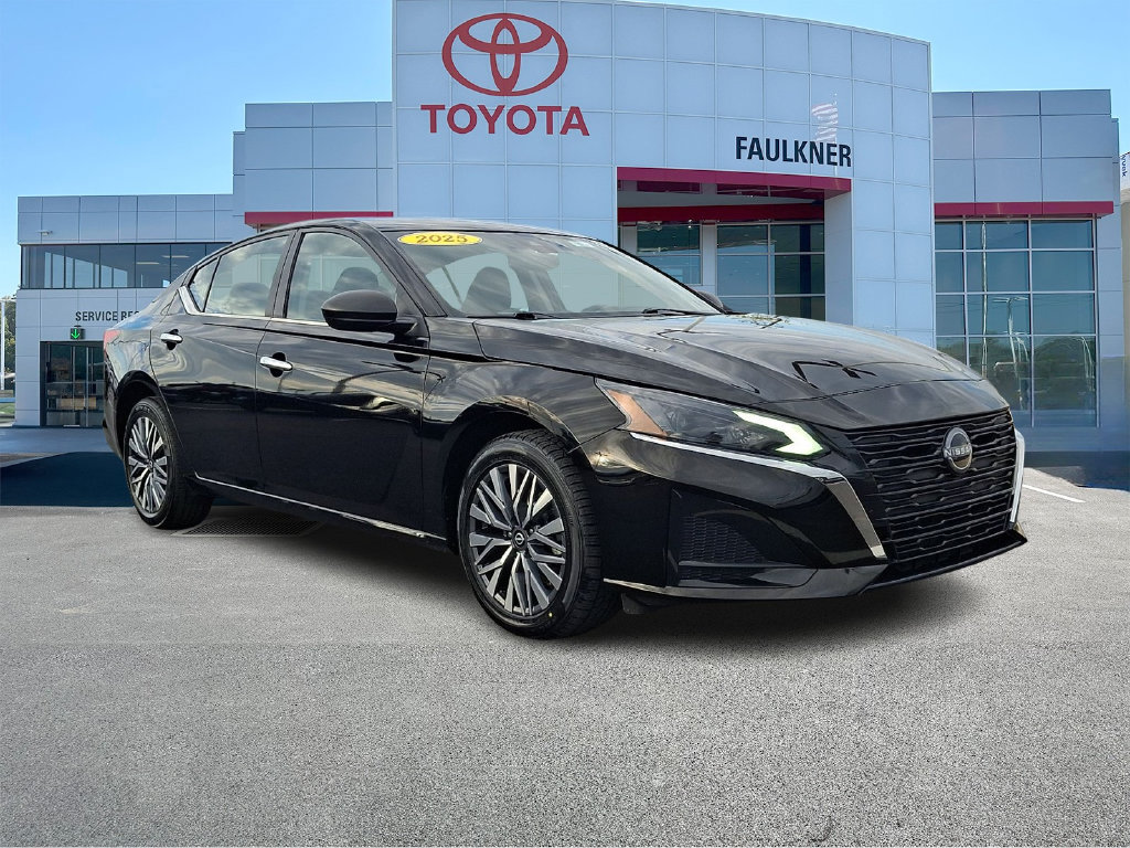 Used 2025 Nissan Altima 2.5 SV AWD/4WD image 1
