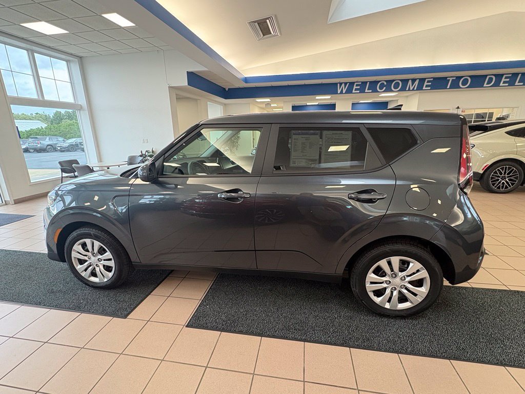 Used 2023 Kia Soul LX FWD image 2