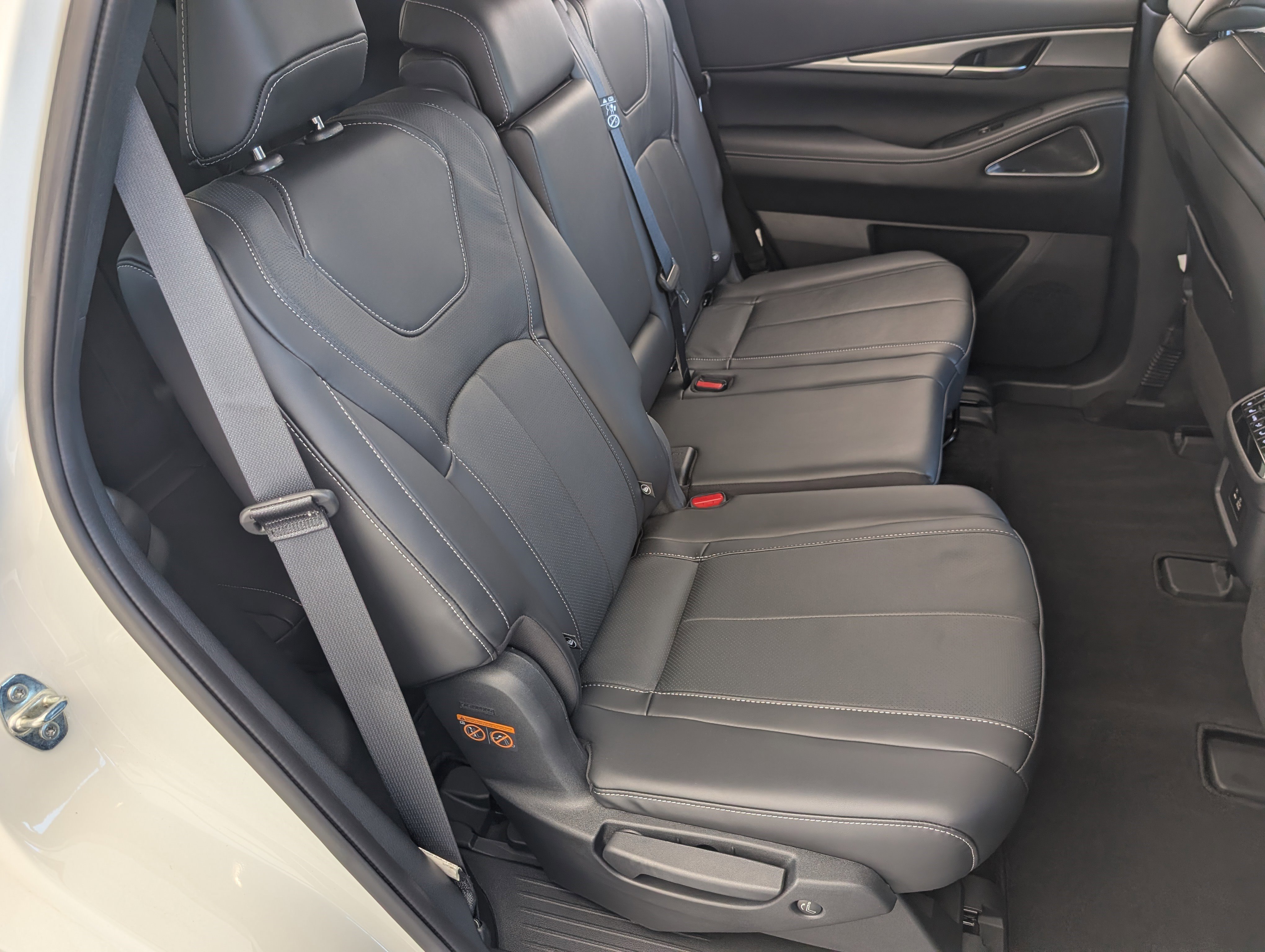 Used 2025 INFINITI QX60 Luxe FWD image 21