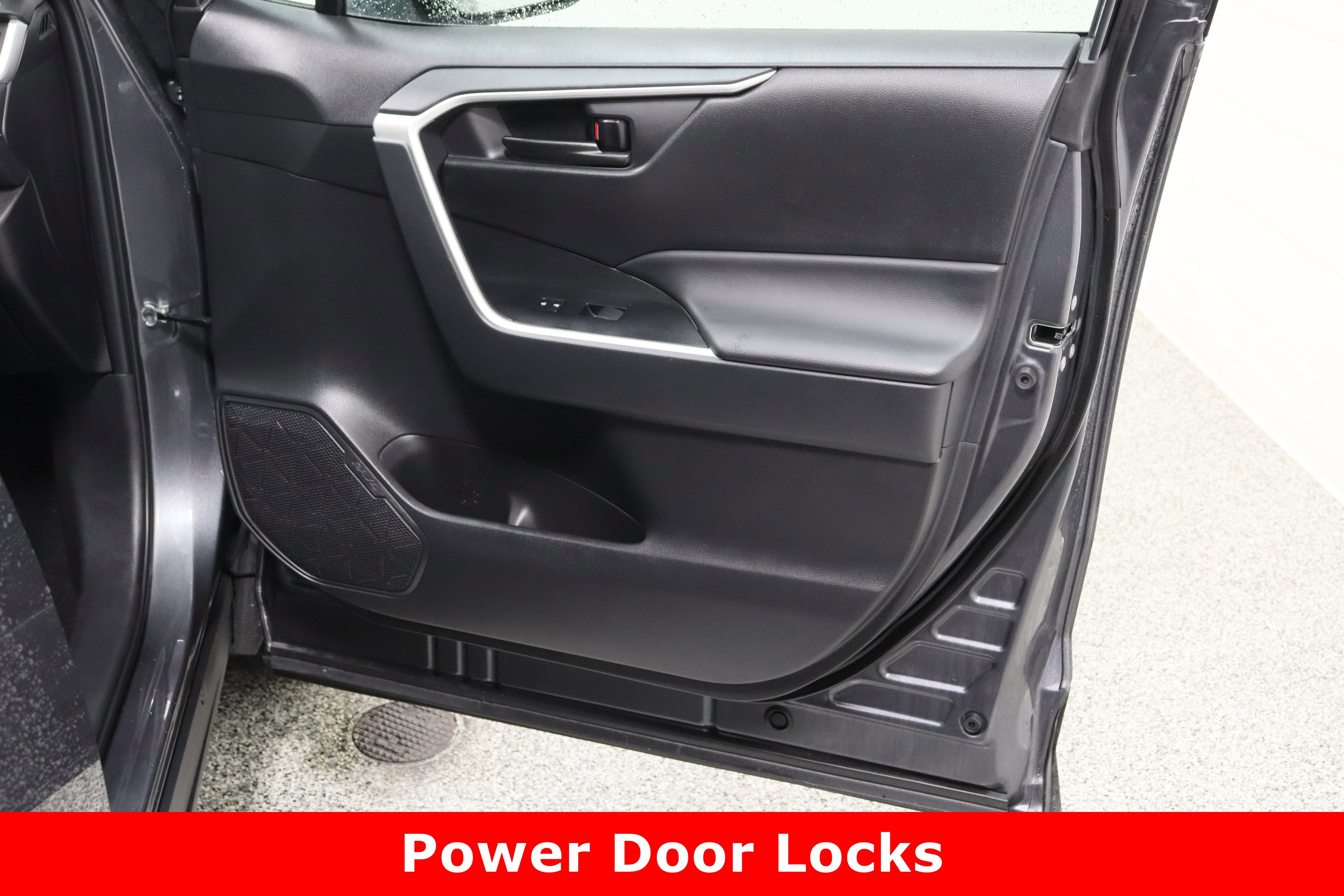 Used 2024 Toyota RAV4 LE image 31