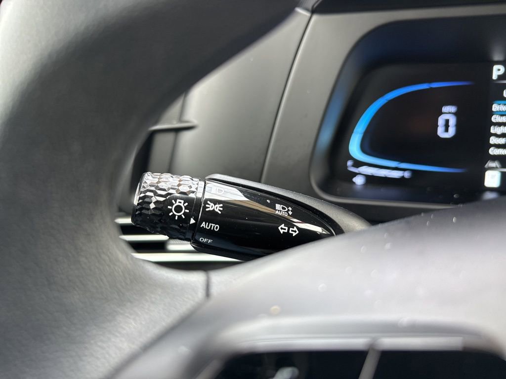 Used 2025 Hyundai Elantra SE w/ Cargo Package image 17