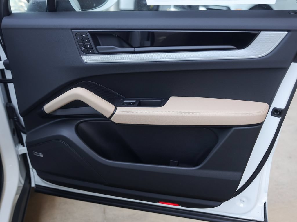 New 2026 Porsche Cayenne Coupe AWD/4WD image 34
