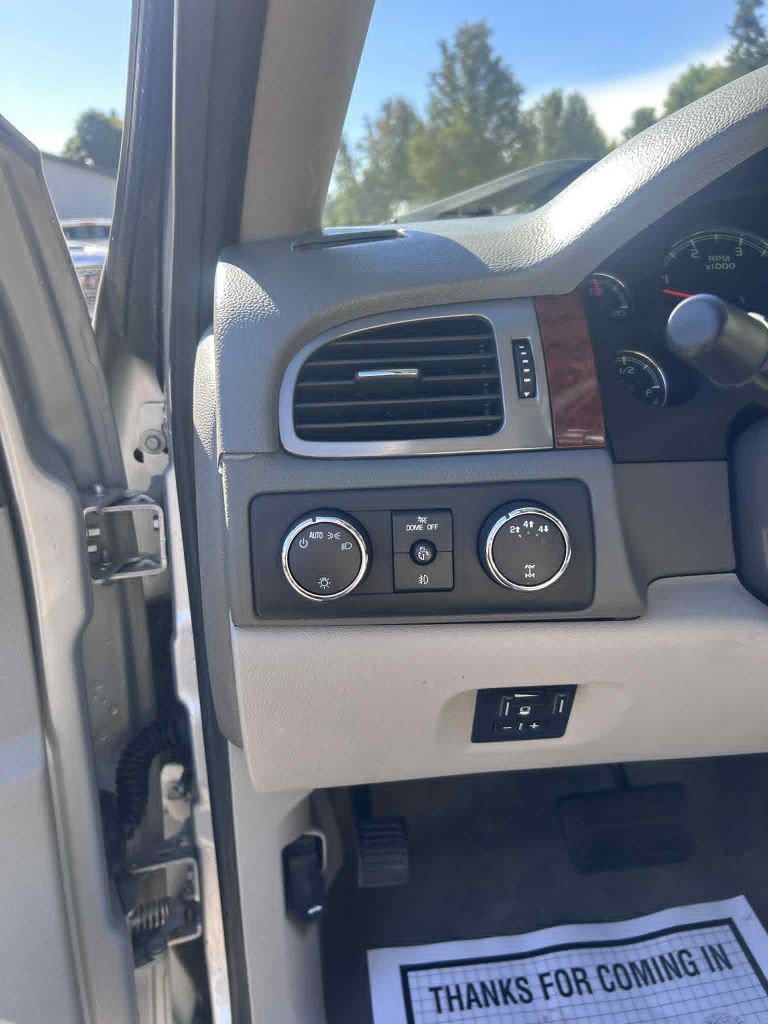 Used 2011 GMC Sierra 2500 SLT w/ SLT Convenience Package image 18