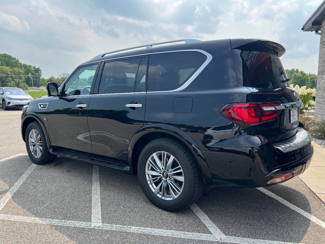 Used 2019 INFINITI QX80 Luxe image 4