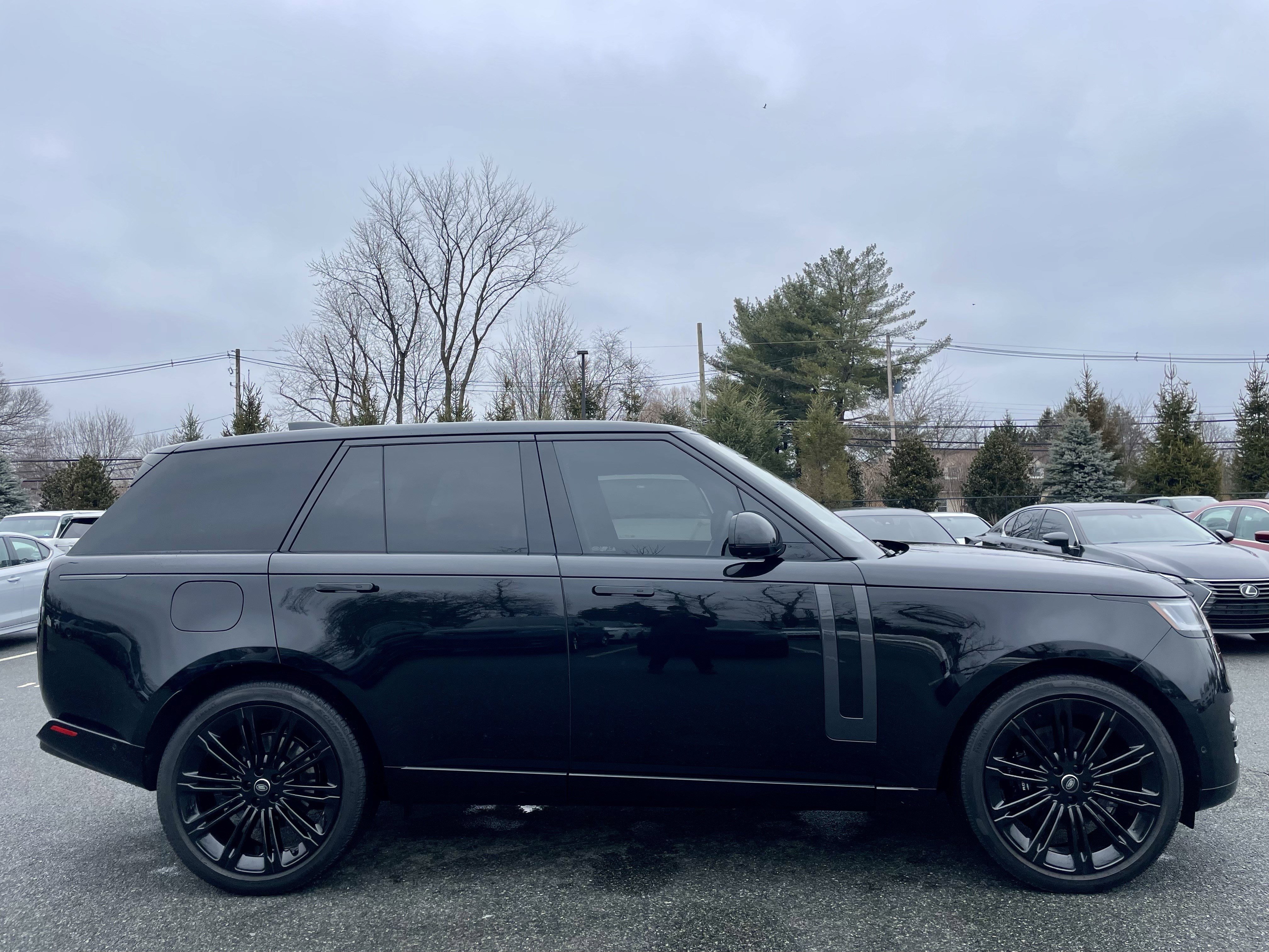 Certified 2025 Land Rover Range Rover SE image 4