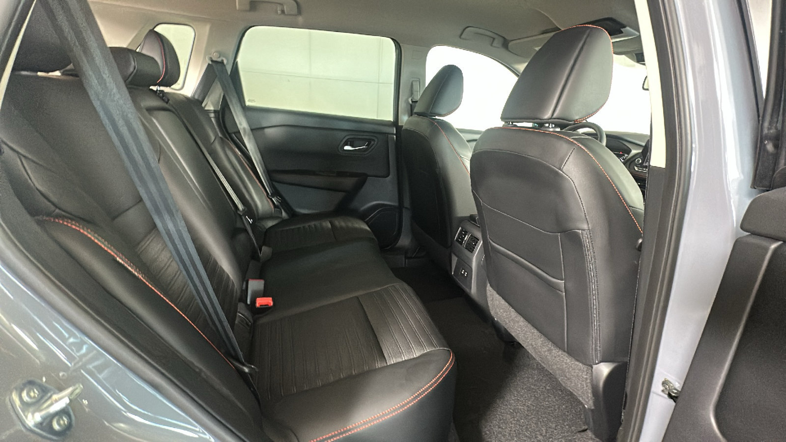Used 2025 Nissan Rogue SV w/ Rock Creek Premium Package AWD/4WD image 33