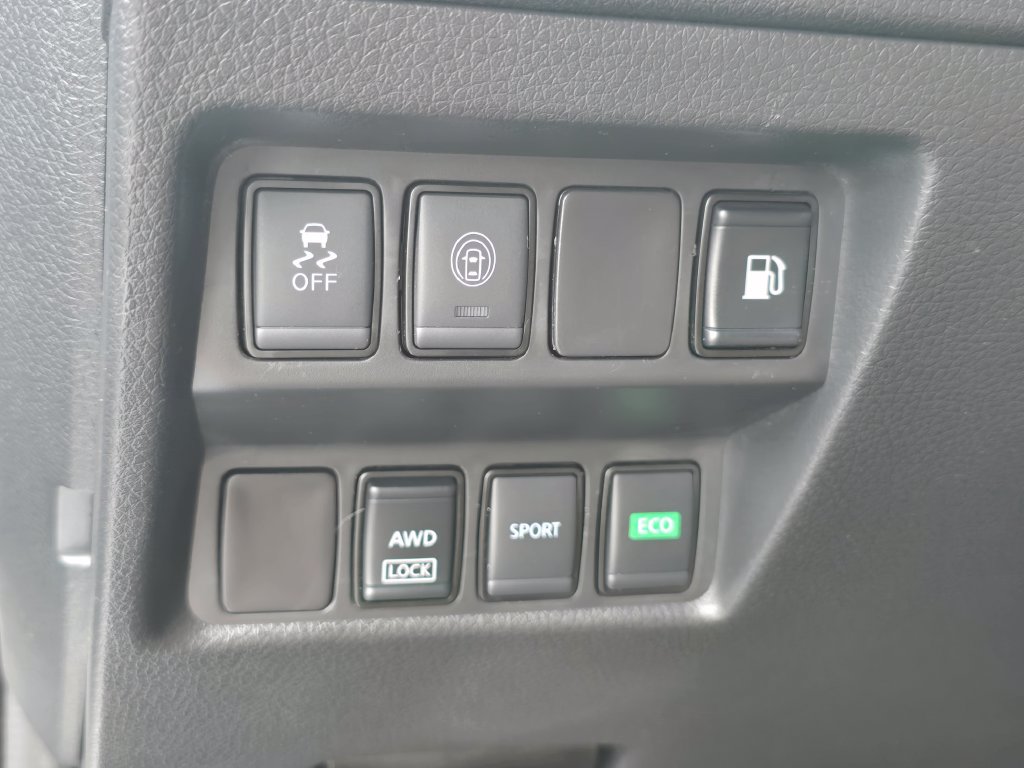 Used 2020 Nissan Rogue S AWD/4WD image 18