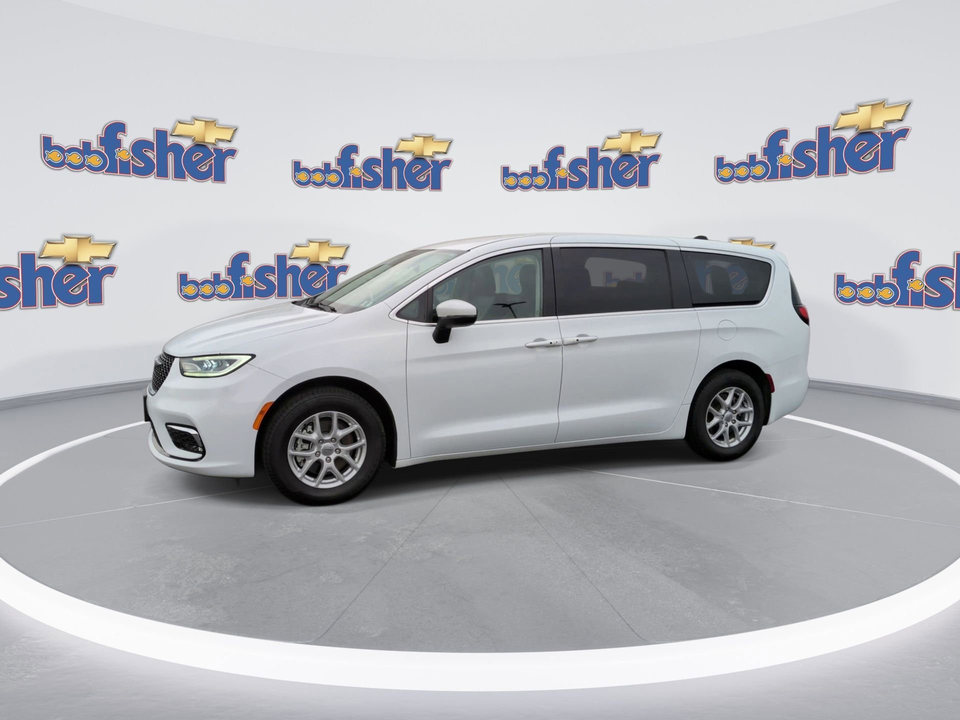 Used 2023 Chrysler Pacifica Touring-L image 4