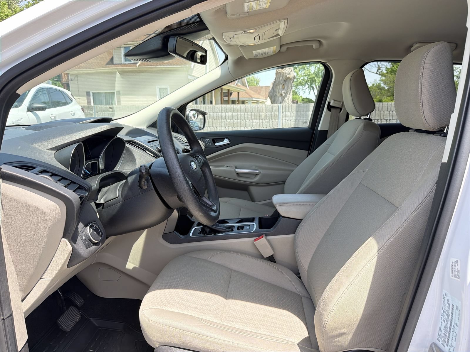 Used 2018 Ford Escape SE w/ Ford Safe & Smart Package FWD image 14