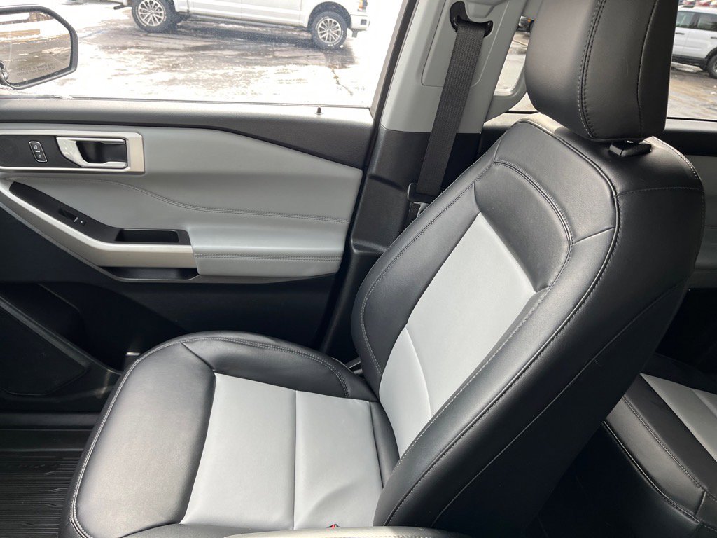 Used 2023 Ford Explorer XLT w/ Equipment Group 202A image 18