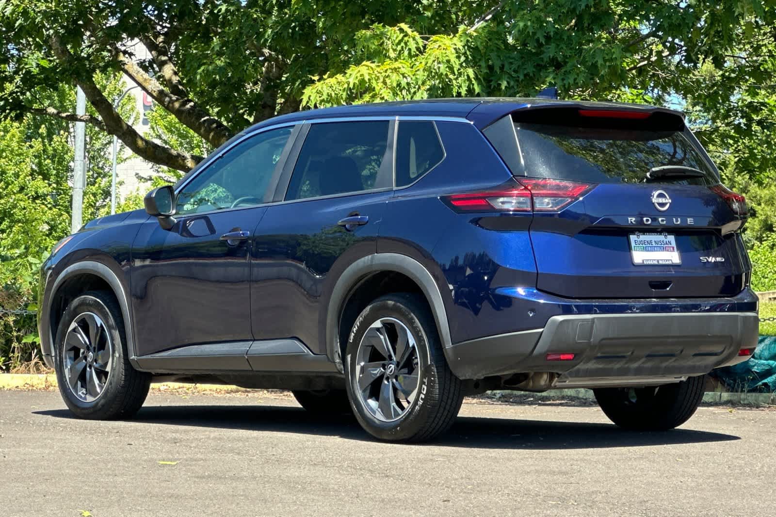 Used 2024 Nissan Rogue SV AWD/4WD image 6