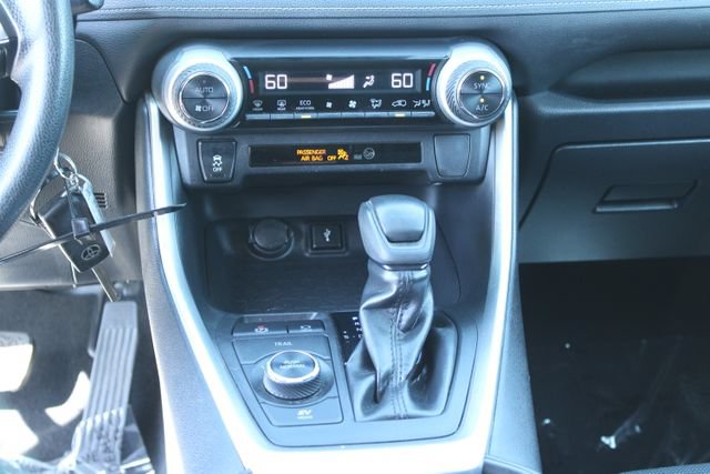 Used 2020 Toyota RAV4 LE w/ Carpet Mat Package AWD/4WD image 17