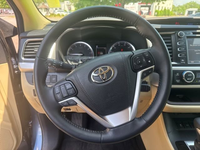 Used 2017 Toyota Highlander Limited FWD image 30