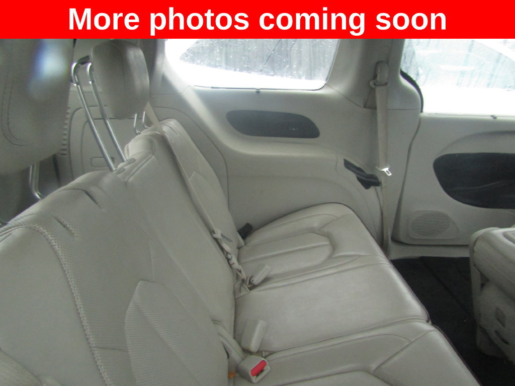 Used 2019 Chrysler Pacifica Limited w/ Tire & Wheel Group FWD image 13