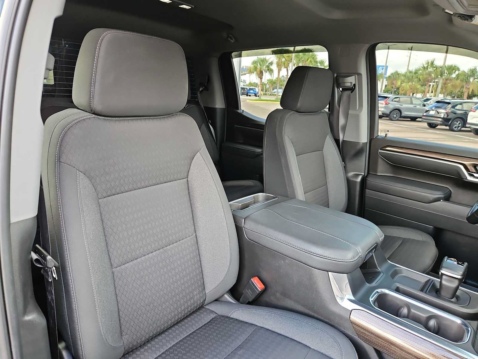 Used 2025 Chevrolet Silverado 1500 LT AWD/4WD image 25