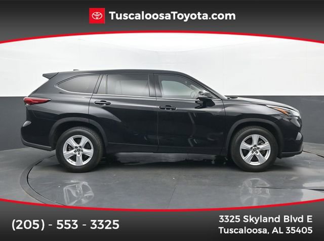 Used 2021 Toyota Highlander L FWD image 1