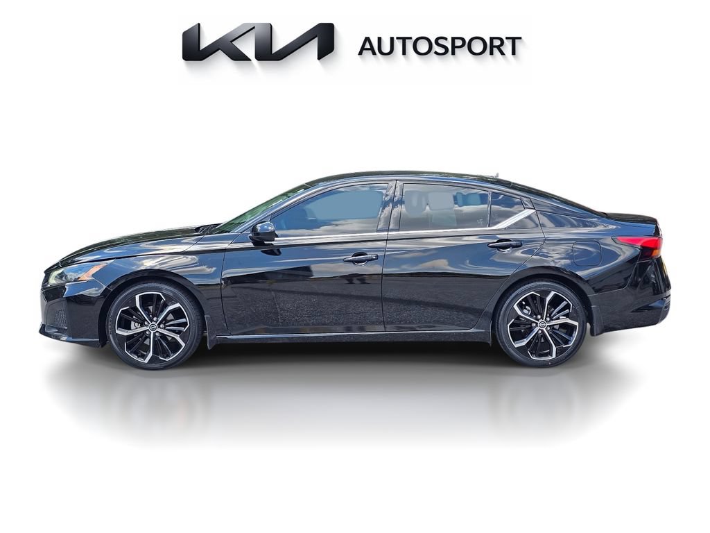 Used 2023 Nissan Altima 2.5 SR FWD image 13