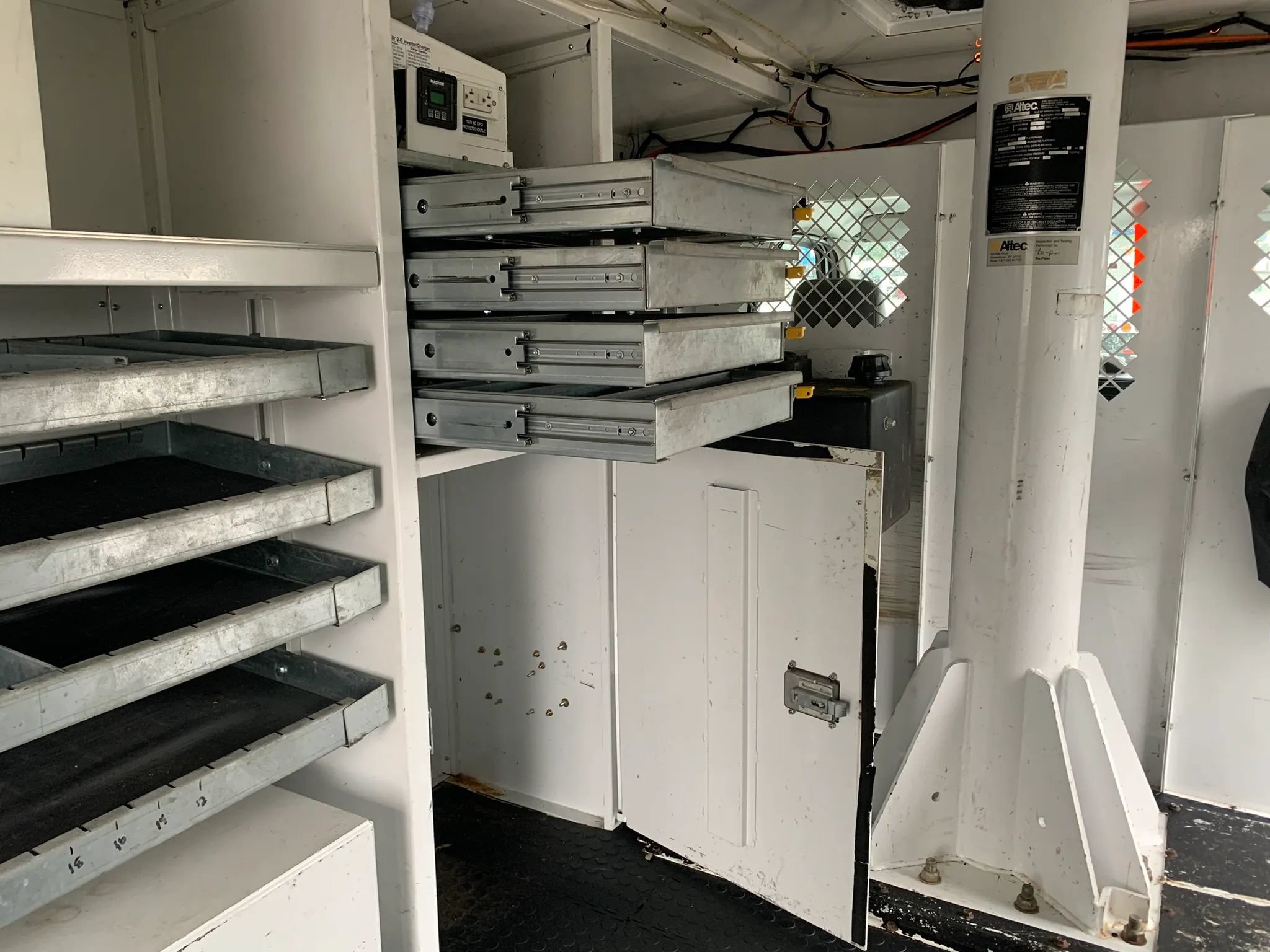 Used 2019 Ford E-350 and Econoline 350 Super Duty RWD image 28