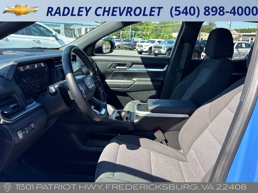 Used 2025 GMC Terrain Elevation AWD/4WD image 3